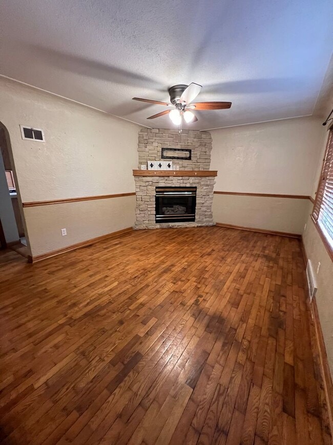 Building Photo - 3022 Losey Blvd S