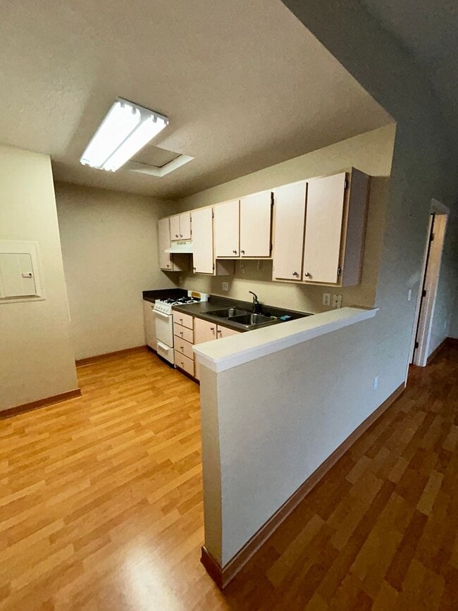 Building Photo - Studio in Bethany Available Now