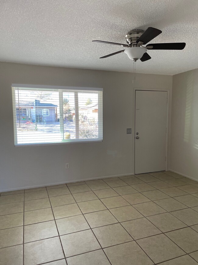 living room - 1081 E Beech Cir