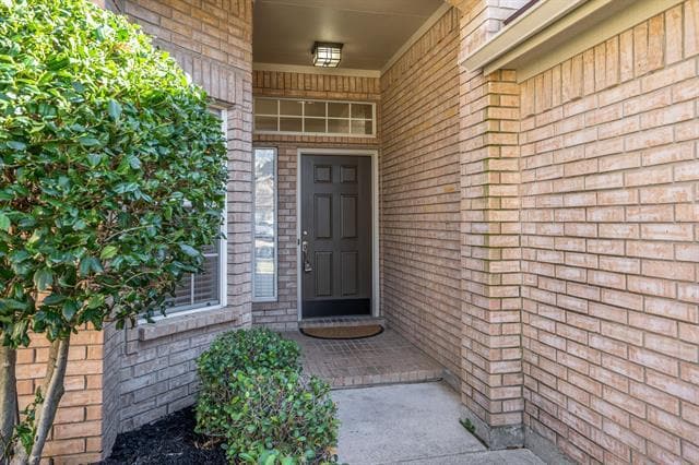Building Photo - 2724 Lakehollow Ln
