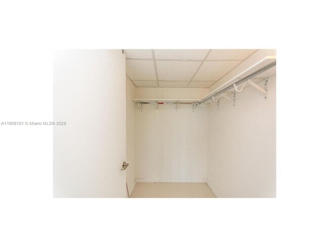 Foto del edificio - 495 Brickell Ave