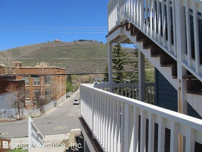Building Photo - 2 br, 2 bath House - 1150 Empire Avenue #42