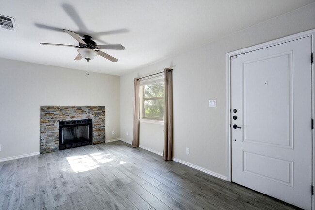 Foto del edificio - 6700 Cooper Ln