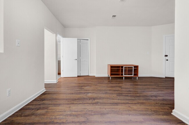 Foto del edificio - 650 D St SE