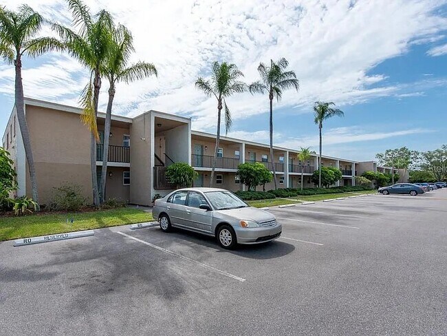 Foto del edificio - 12300 Park Blvd