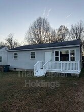 Building Photo - 704 Pine St