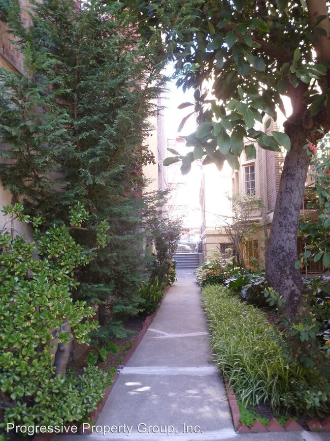Building Photo - 1073 Bush St