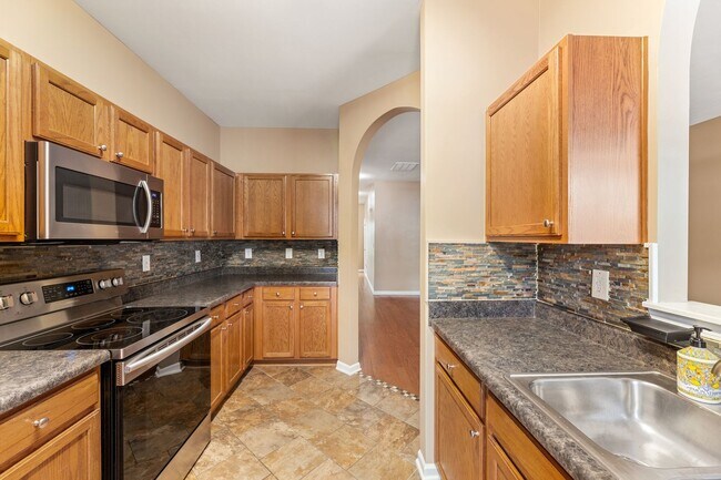 Foto del edificio - Three Bedroom Townhome in sought-after Mat...