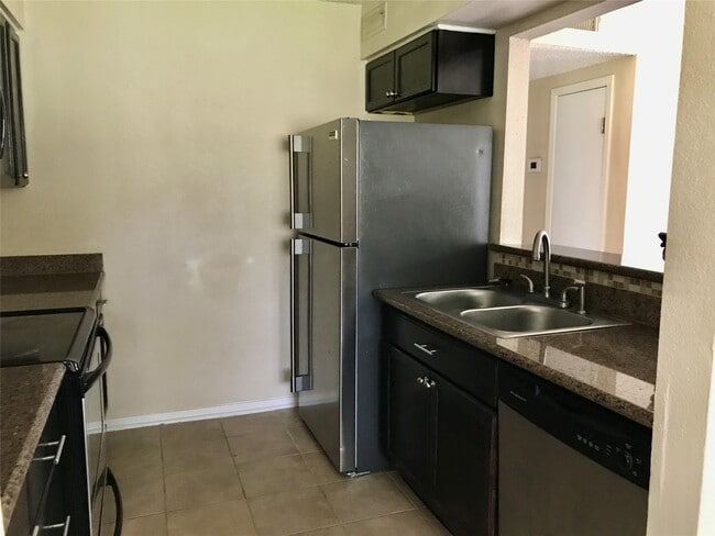 Building Photo - 12029 Greenwood Forest Dr