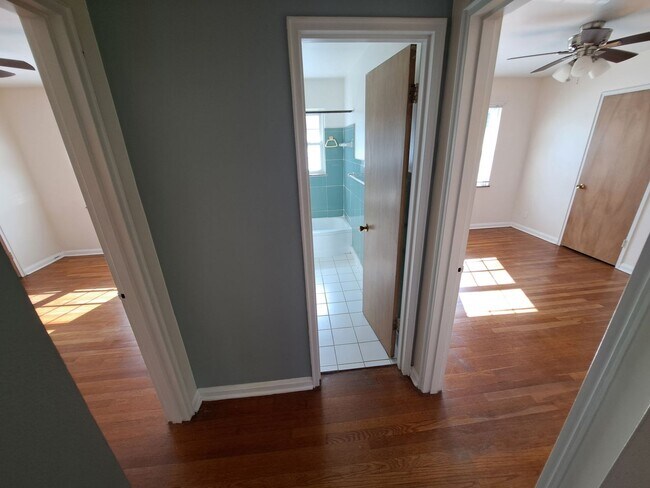 Foto del edificio - 2827 Charing Rd