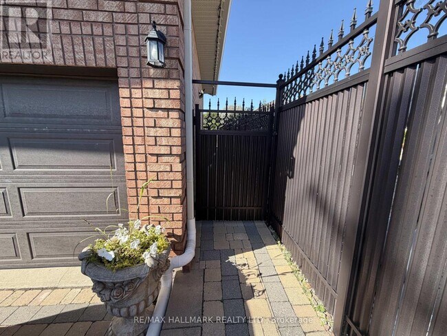 Photo du bâtiment - 190 Falstaff Ave