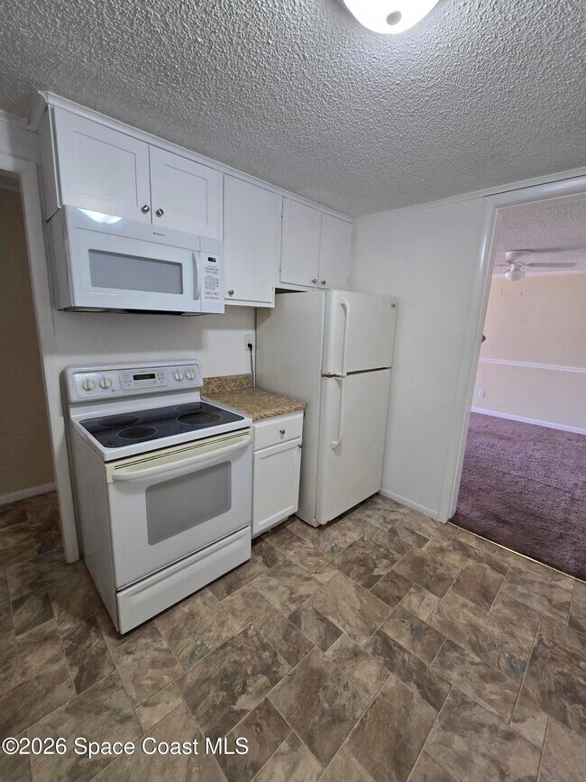 Building Photo - 1700 Bottlebrush Dr