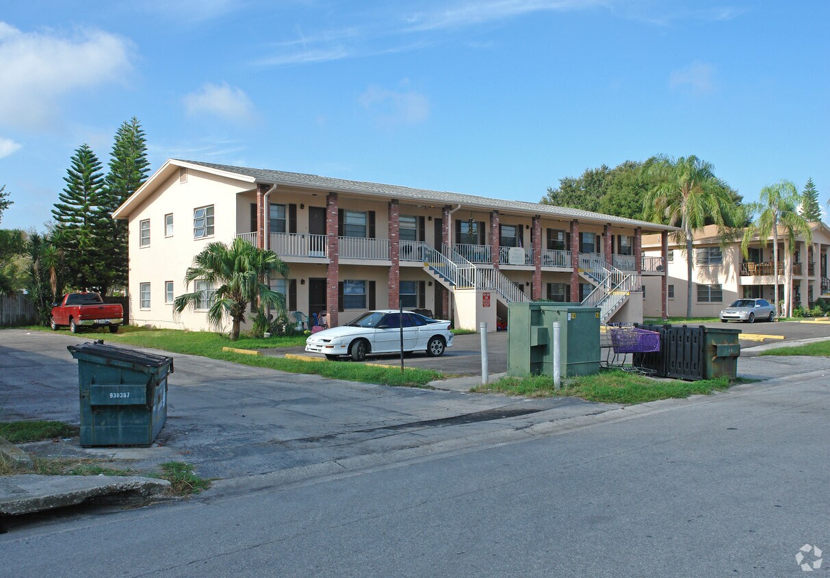 Primary Photo - 1265 Turner St