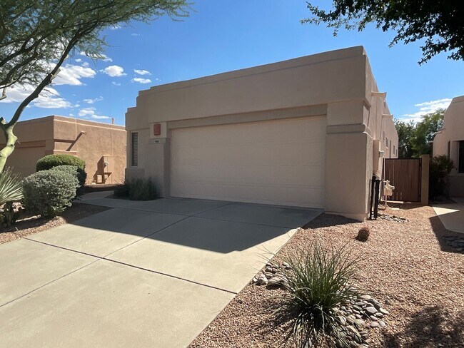 Foto del edificio - Convenient gated community