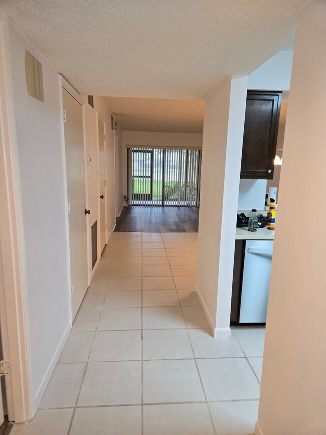 Entrance Hallway - 5196 Lake Village Dr