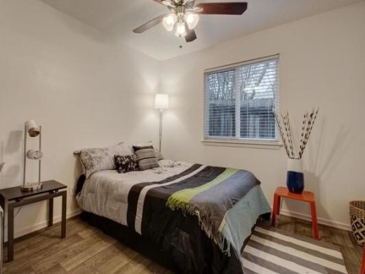 Foto del edificio - 1300 Parker Ln