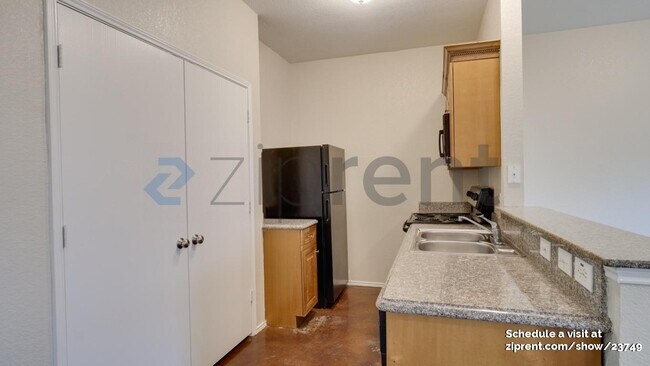 Foto del edificio - 2340 Aldergate Dr
