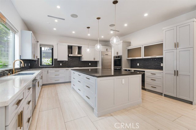 Foto del edificio - 5017 Hesperia Ave