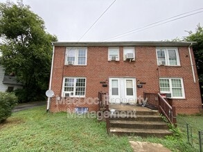 Building Photo - 904 Myrick St