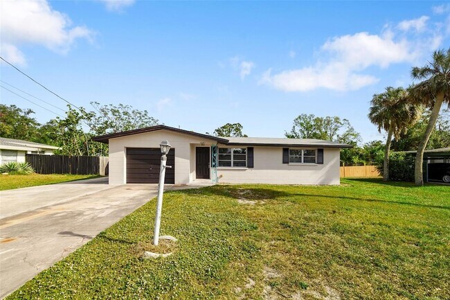 Foto del edificio - 6051 Carlton Ave