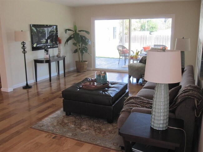 Foto del edificio - Lovely 3 bedroom home with an open floor plan