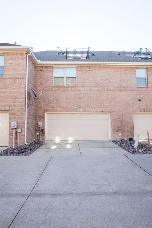 Building Photo - 528 S Greenville Ave