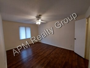 Building Photo - 721 Deerwood St