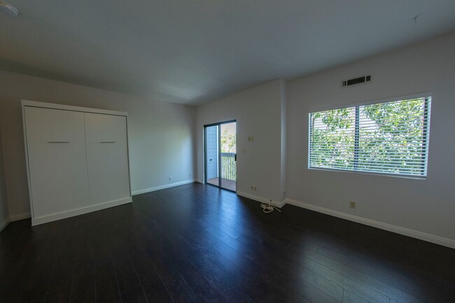 Building Photo - North Park Studio 1BA - Murphy Bed Include...