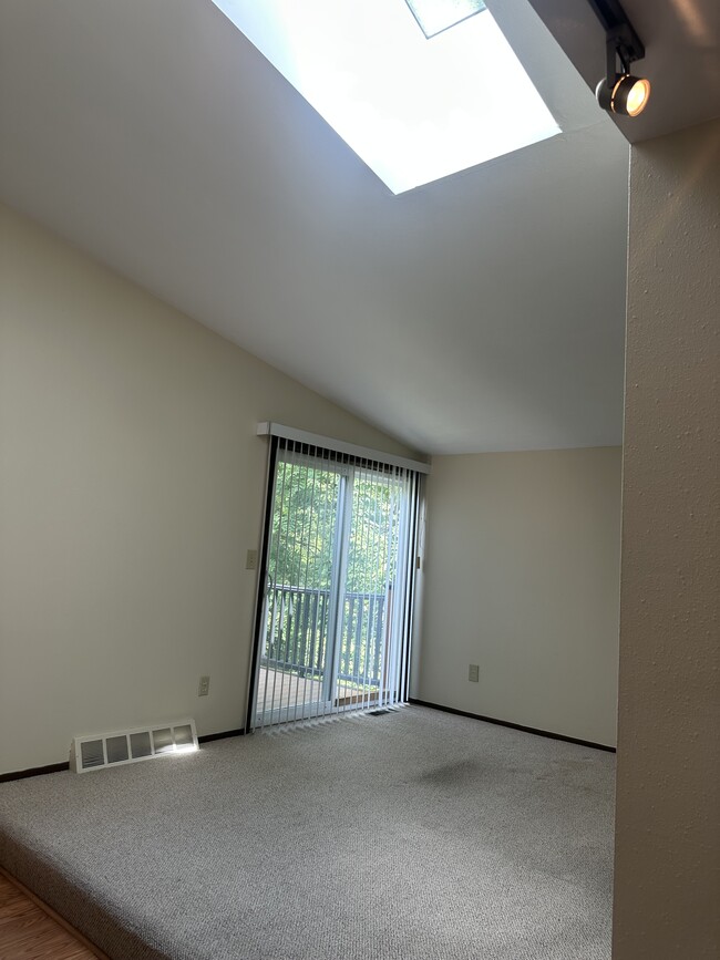 Building Photo - 2096 Fox Hollow Dr