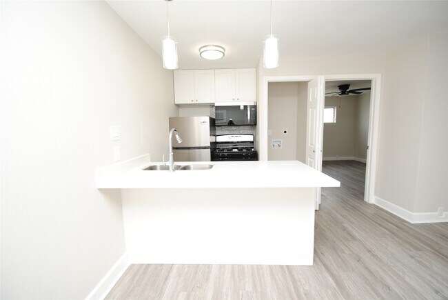 Building Photo - 2515 Yoakum Blvd