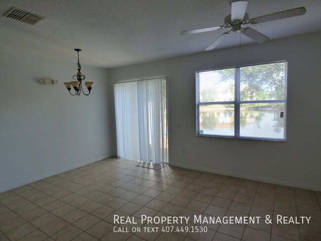 Building Photo - Big 3 BR / 2.5 BA Townhouse In Compass Bay