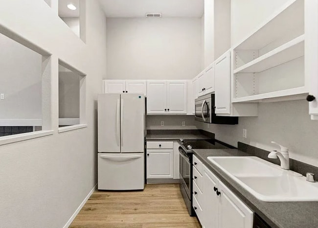 Building Photo - Spacious 2 Bedroom 2 Bath Condo with Detac...