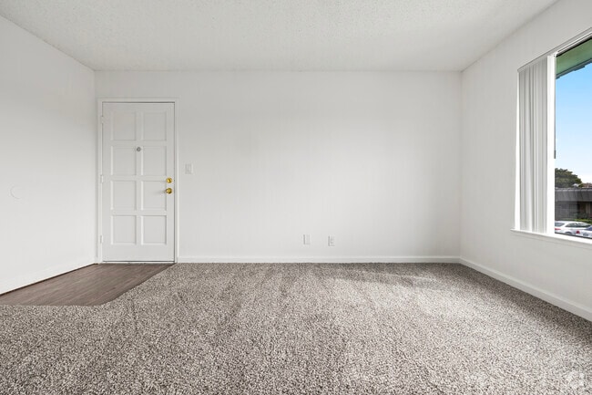 Vista desde la cocina hacia la puerta principal - The Grand at Buckingham