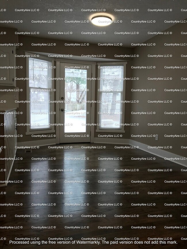 Building Photo - Lenexa House