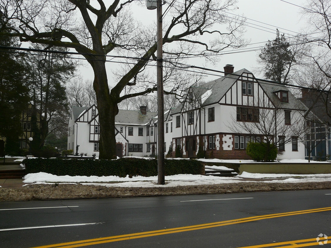 Building Photo - 623 Whitney Ave