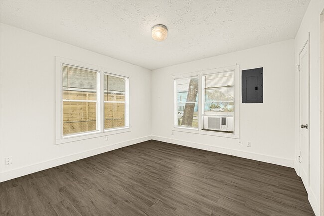 Building Photo - 969 Wakefield Dr