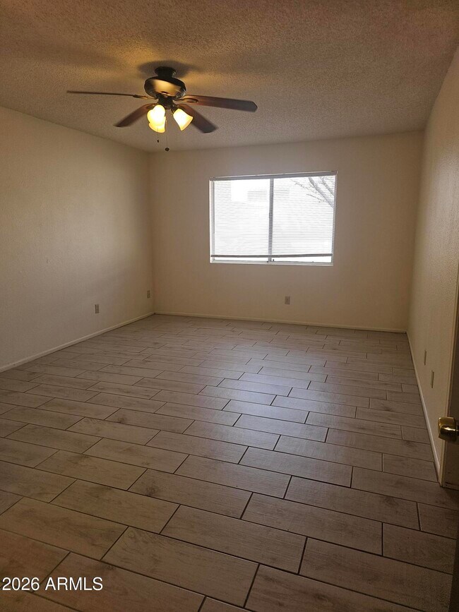 Foto del edificio - 1830 Paseo De La Luna