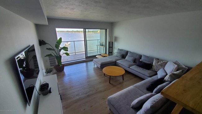 Building Photo - 138 Bodman Pl