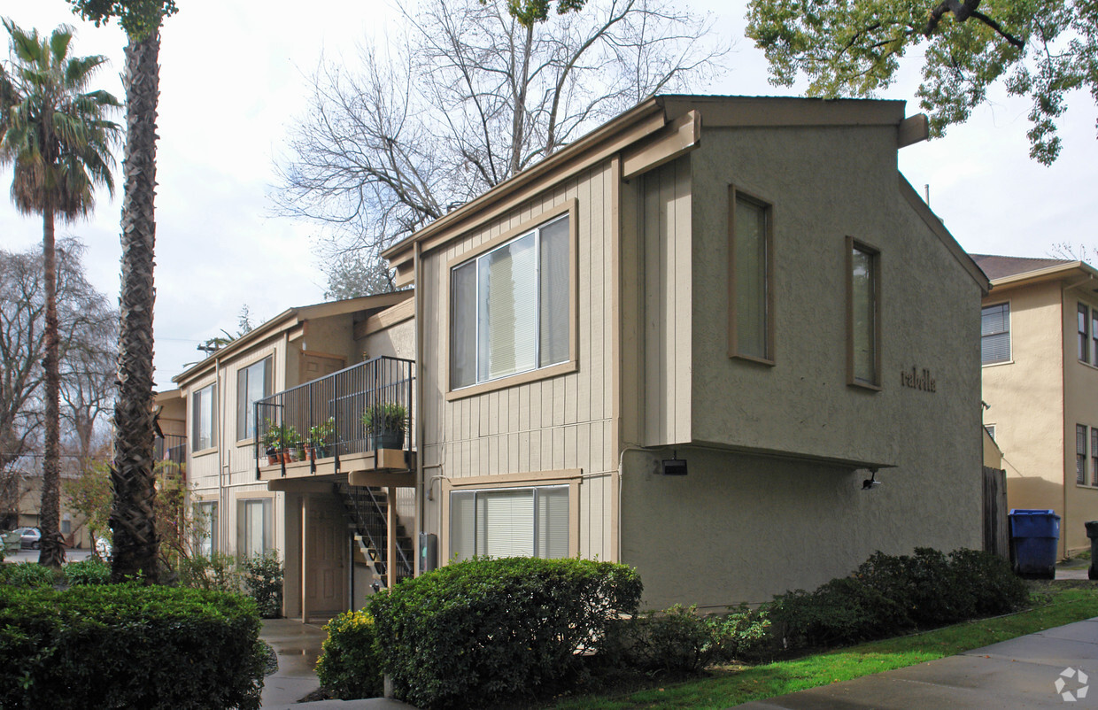 Primary Photo - Mira Bella Apartments