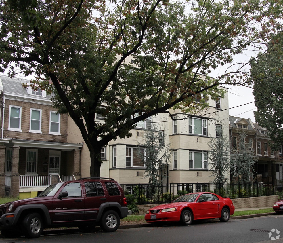 723 Longfellow St NW, Washington, DC 20011 Apartments in Washington