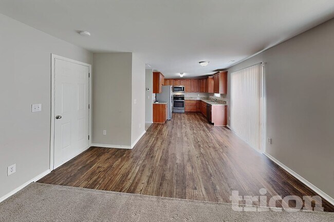 Foto del edificio - 4003 Larkhaven Village Dr