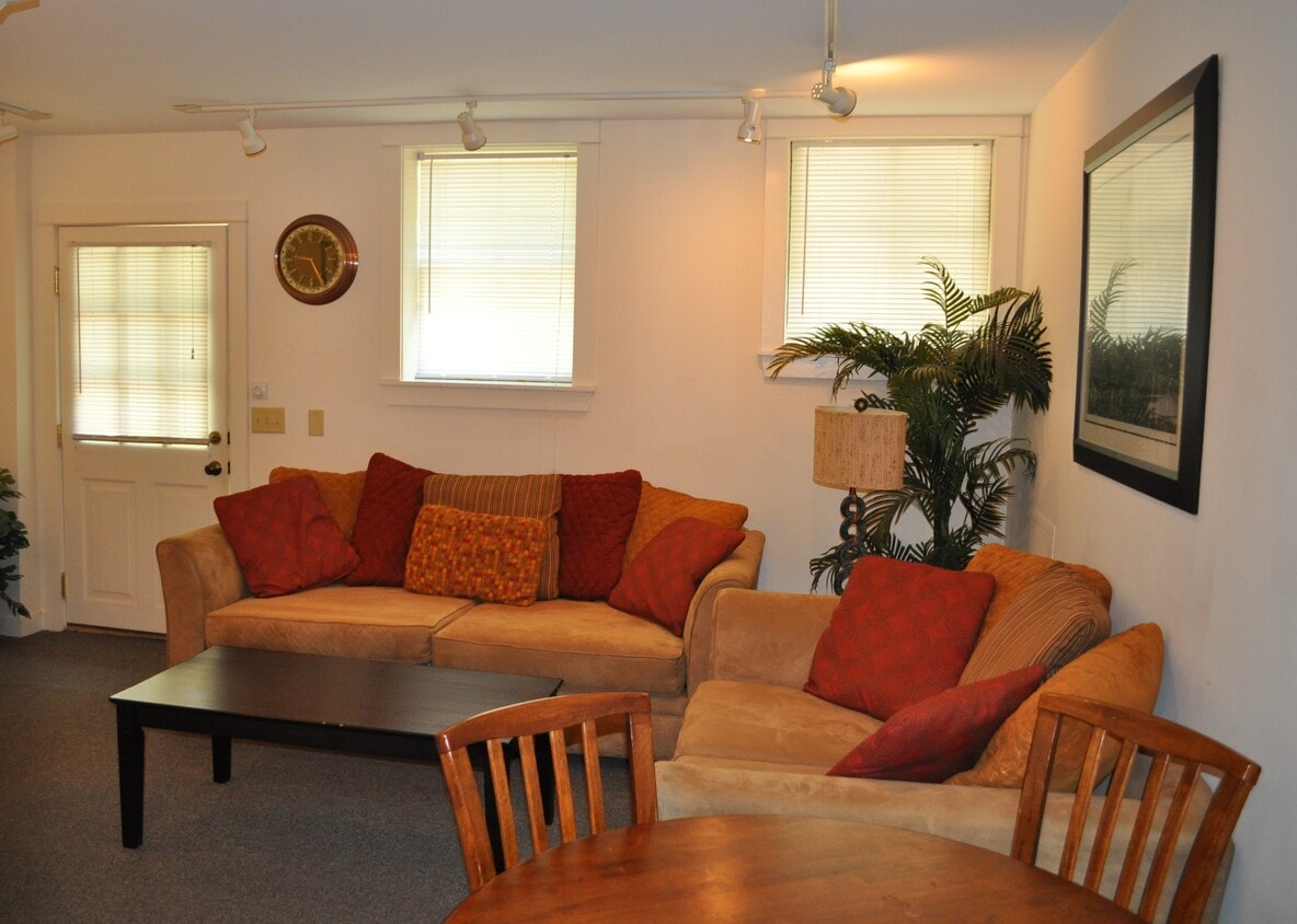 Primary Photo - 112 Highland Pl