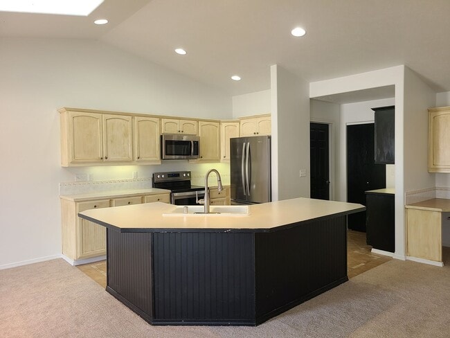 Building Photo - $2,100 - 2 Bed / 2 Beautiful House in Nort...