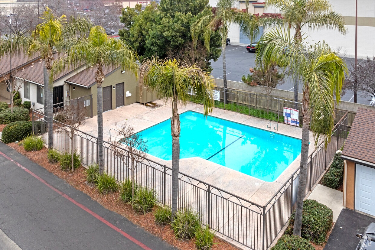 Pool - La Hacienda