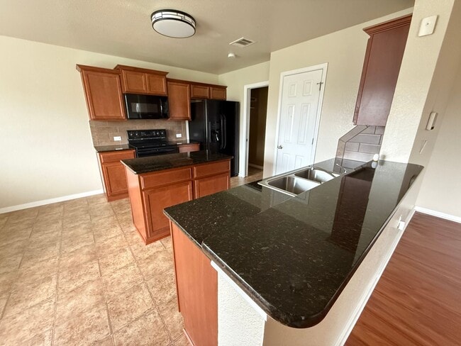 Building Photo - 7819 Woodbury Dr