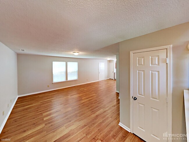 Building Photo - 1843 Dutch Elm Dr