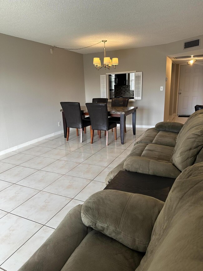 Foto del edificio - 9355 SW 8th St
