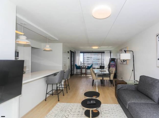 Building Photo - Renovated Fully Furnished 1 Bedroom at Dis...