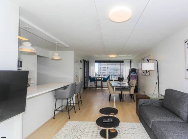 Foto del edificio - Renovated Fully Furnished 1 Bedroom at Dis...