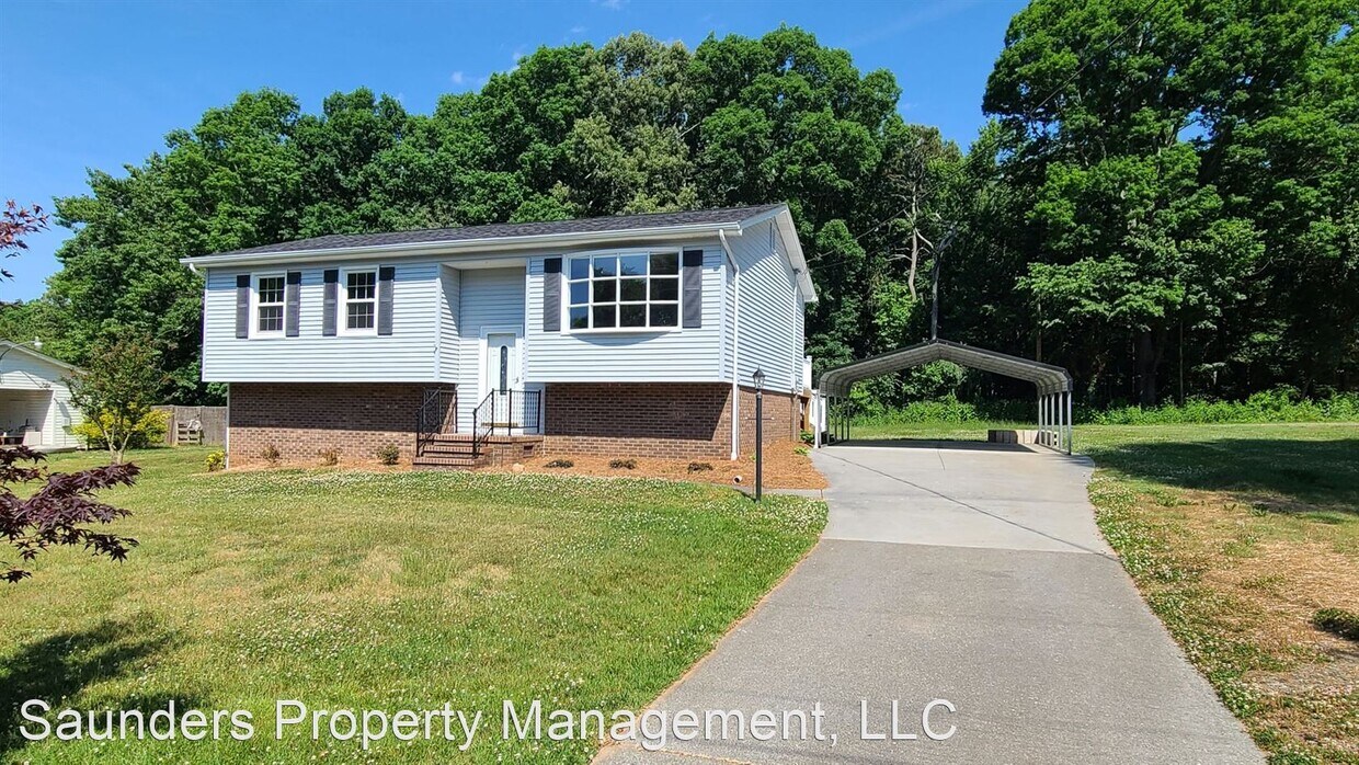Primary Photo - 3 br, 1 bath House - 110 Carolina Dr